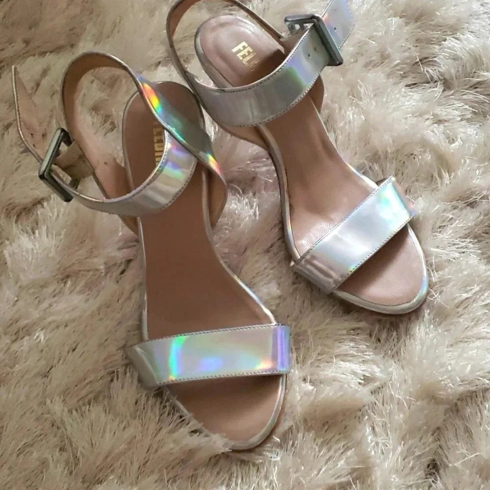 Feldini silver heels sandal size 7 made in Spain